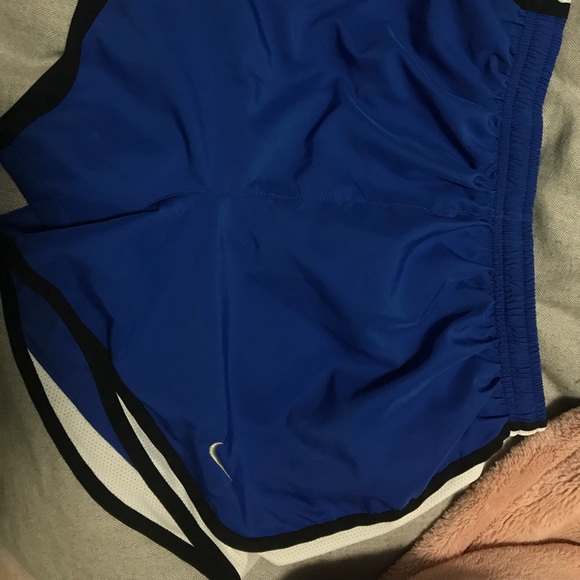 Nike running shorts - Picture 3 of 4